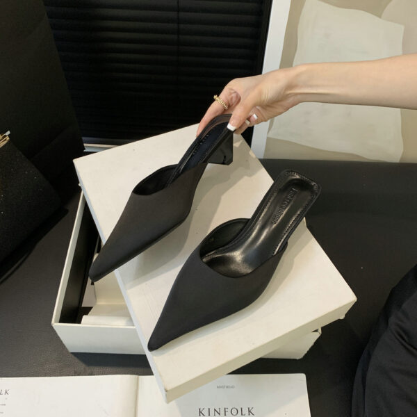 Large size women's shoes