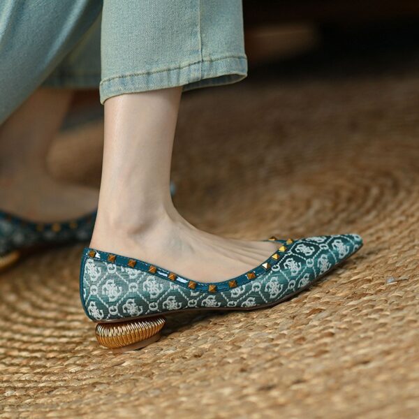 new color matching low thick heel scoop shoes