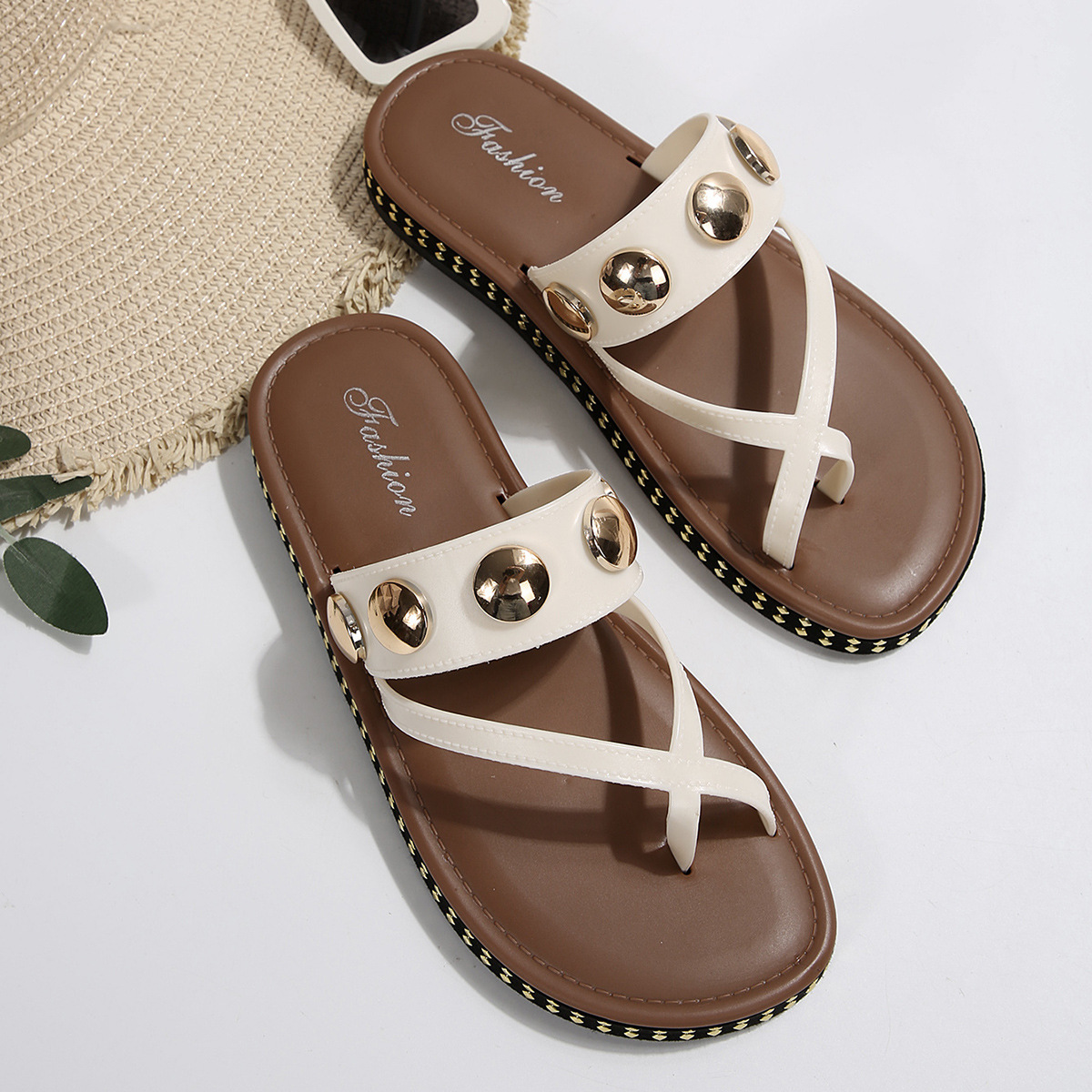 O1CN01w80HS01xKFOPaO06X_!!2217292356424-0-cib women sandals flat bottom mid-heel women sandals wholesale - Image 1