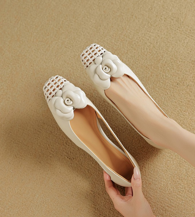 Screenshot 2025-09-30 023731 French commuter camellia side hollow thick heel closed toe Roman sandals for women - Image 1