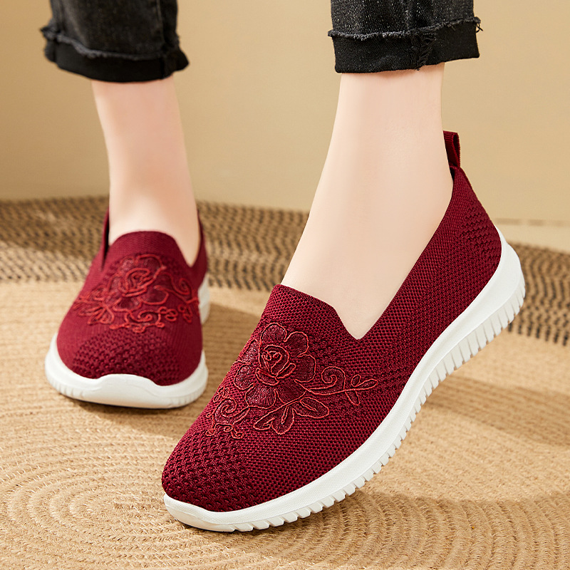 O1CN01rYCSzp1fbxdz16KcF_!!2211408924026-0-cib Old Beijing cloth shoes casual fashion embroidered mother shoes - Image 1