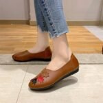 New Style Mother's Shoes, Comfortable Soft-Soled Flat Shoes for Middle-Aged and Elderly Women, - Image 4