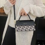 Bags Fashionable Women's Handbags with Stylish Letter Print Shoulder Bags - Image 4