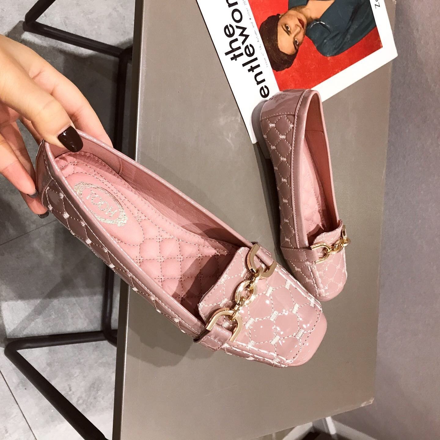 O1CN01d72AK91MOhNn2IKa0_!!2213986241425-0-cib women's ladle shoes spring and autumn European and American shallow-mouth square-toed patent leather flat shoes - Image 1