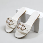 New Spring and Summer Women's Flat Low-Heeled Sandals Are Lightweight and Non-Slip