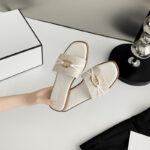 Women's Summer Slippers Fashionable All-match 2025 New French Flat Beach Lazy Slippers for Women - Image 3