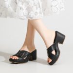 Spring and Summer Thick-Soled Sandals for Women, Casual and Comfortable Large Size Metal Buckle Slippers, Drop Shipping - Image 2