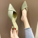 Fresh and cute style, these are trendy, low-heeled, pointed-toe, chunky-heeled, versatile sandals for young women. - Image 3
