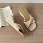 Vacation Style Retro Woven Wedge-Heeled Slippers for Women's Casual and Versatile Square-Toe Open-Toe Sandals White Brown - Image 3