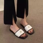 new fashionable French style sandals, soft sole, beach flip-flops.