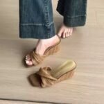 Vacation Style Retro Woven Wedge-Heeled Slippers for Women's Casual and Versatile Square-Toe Open-Toe Sandals White Brown - Image 6