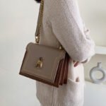 2026 Women's Crossbody Bag with Retro Bee Design, Suitable for Commuters, Small Square Shoulder Bag/Handbag. - Image 2