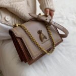 2026 Women's Crossbody Bag with Retro Bee Design, Suitable for Commuters, Small Square Shoulder Bag/Handbag. - Image 6