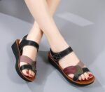 Aihuier new soft bottom comfortable sandals leaves middle-aged and elderly mother women's sandals factory direct sales - Image 4