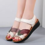 Aihuier new soft bottom comfortable sandals leaves middle-aged and elderly mother women's sandals factory direct sales - Image 3
