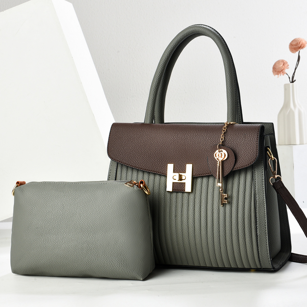 O1CN01EcJYja1J3gRK0dtyJ_!!2217646190973-0-cib Trendy New High-End Stylish Light Luxury Commuter Fashion Versatile Large-Capacity Handbag Women's Shoulder Crossbody Bag - Image 1