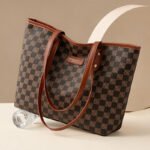 New cross-border minimalist European and American style handbag tote bag for middle-aged women and mothers, large capacity shoulder bag/crossbody bag.