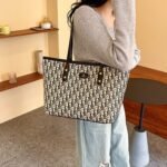 Cross-Border Fashion Women's Super Large Capacity Bag Tote 2026 Autumn and Winter Commuting New Single Shoulder Versatile Large Bag Mommy Bag - Image 3