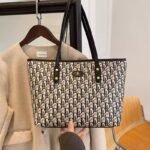 Cross-Border Fashion Women's Super Large Capacity Bag Tote 2026 Autumn and Winter Commuting New Single Shoulder Versatile Large Bag Mommy Bag