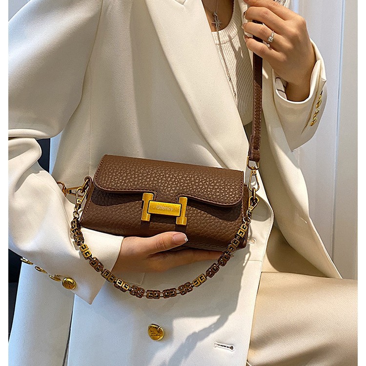 O1CN011ll09D25FgQSw8xtN_!!2220382397497-0-cib One-Shoulder Underarm Bag with a High-End Feel, Versatile Textured Crossbody Small Square Bag, Popular Chain-Style Korean Retro Niche Bag for Women - Image 1