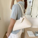 Fashion Woven Underarm Bag for Women, New Versatile Shoulder Handbag, Large Capacity Commuter Bag, Retro Style Bucket Bag - Image 11