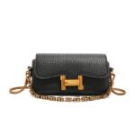 One-Shoulder Underarm Bag with a High-End Feel, Versatile Textured Crossbody Small Square Bag, Popular Chain-Style Korean Retro Niche Bag for Women - Image 5