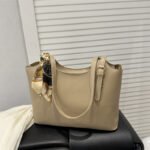 High-grade Scarf Handbag 2025 Spring New All-match Ins Shoulder Underarm Bag Retro Commuter Tote Bag - Image 7