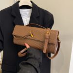 2025 New Cross-Border Woven Baguette Crossbody Bag with a Vintage Texture, Simple and Luxurious Handbag for Women, Shoulder Bag - Image 5