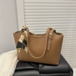 High-grade Scarf Handbag 2025 Spring New All-match Ins Shoulder Underarm Bag Retro Commuter Tote Bag