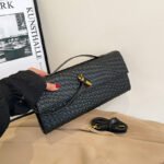 2025 New Cross-Border Woven Baguette Crossbody Bag with a Vintage Texture, Simple and Luxurious Handbag for Women, Shoulder Bag - Image 4