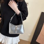 2026 New High-End Women's Handbag, Patent Leather Bag, Mirror Surface Baguette Bag, Women's Underarm Bag, Casual Women's Bag - Image 6