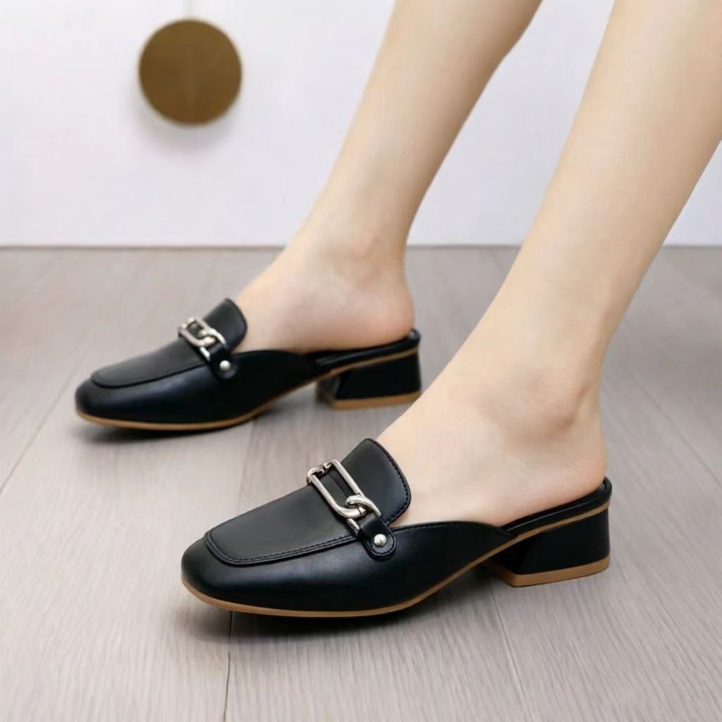 O1CN01KUcqhR2BnvkZKMC0k_!!2217933428384-0-cib Women's soft leather slip-on sandals, 2026 summer and autumn new style, chunky heel, backless, one-piece slip-on. - Image 1