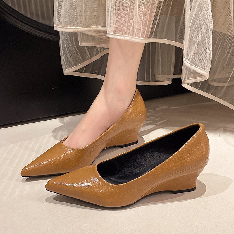 O1CN012bAaKT1JhzM07GuM9_!!2215799461061-0-cib 2026 Spring New Style Wedge Heel Shallow Mouth Single Shoes for Women, Pointed Toe French Style Small Leather Shoes, 5cm Internal Height Increase, Large Size Work Shoes - Image 1