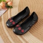 Original retro ethnic style spring shoes with floral design, shallow mouth flat-soled women's shoes for middle-aged and elderly, mom shoes with soft and non-slip soles - Image 2