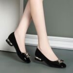 Versatile professional shallow leather shoes for women, 2026 autumn new model, soft leather, flat low-heel, shiny patent leather, elegant single shoes - Image 6