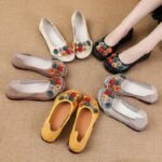2025 New Ethnic Style Genuine Leather Mom Shoes with Soft Soles, Non-Slip, Floral Decoration, Flat Women's Shoes, Comfortable and Breathable for Spring and Autumn - Image 7