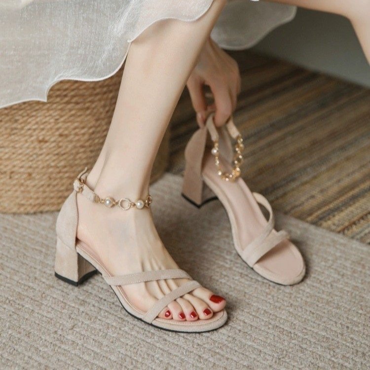 O1CN01KobQQs2KcKFV6lELe_!!2219366379577-0-cib Elegant One-Strap High-Heeled Shoes for Women with Chunky Heels, 2026 Summer Fairy Style, Gentle Design, Pearl Sandals for Women with Medium Heels - Image 1