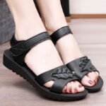 Mom's Sandals for Women, Summer Flat Shoes for Elderly Women, Soft Sole, Non-Slip, Middle-Aged and Elderly Women's Sandals, Large Size Shoes for Seniors 2002 - Image 5