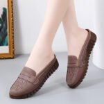 Summer Hollow-Out Closed-Toe Slippers for Women, Outdoor Wear, Rubber Sole, Flat, Middle-Aged and Elderly Retro Mom Shoes, Breathable Cool Slippers, Large Size - Image 7