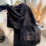 Fall and winter thickened heattech scarf classical european style gilt florals shawl tassel hot stamping shawl women's scarf wholesale