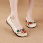 2025 New Ethnic Style Genuine Leather Mom Shoes with Soft Soles, Non-Slip, Floral Decoration, Flat Women's Shoes, Comfortable and Breathable for Spring and Autumn - Image 2