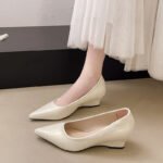 2026 Spring New Style Wedge Heel Shallow Mouth Single Shoes for Women, Pointed Toe French Style Small Leather Shoes, 5cm Internal Height Increase, Large Size Work Shoes - Image 8