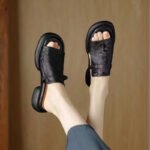 New Chinese-style embroidered fashion trendy thick-soled sandals for women, 2024 summer new model with chunky heel and single strap - Image 3