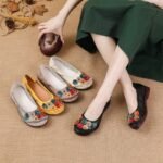 2025 New Ethnic Style Genuine Leather Mom Shoes with Soft Soles, Non-Slip, Floral Decoration, Flat Women's Shoes, Comfortable and Breathable for Spring and Autumn - Image 6