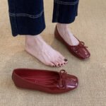 New Style Soft Leather Shallow Flat Shoes 2026 French Style Square Toe Bowknot Evening Grandma Red Women's Shoes