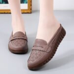 Summer Hollow-Out Closed-Toe Slippers for Women, Outdoor Wear, Rubber Sole, Flat, Middle-Aged and Elderly Retro Mom Shoes, Breathable Cool Slippers, Large Size