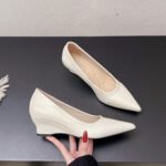 2026 Spring New Style Wedge Heel Shallow Mouth Single Shoes for Women, Pointed Toe French Style Small Leather Shoes, 5cm Internal Height Increase, Large Size Work Shoes - Image 5