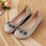 Original retro ethnic style spring shoes with floral design, shallow mouth flat-soled women's shoes for middle-aged and elderly, mom shoes with soft and non-slip soles - Image 4