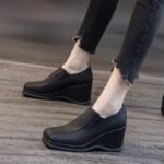Women's Soft Leather Shoes with Hidden Height Increase, 2026 Spring and Autumn New Style, High-Heeled Deep-Cut Single Shoes, British Style Wedge Leather Shoes - Image 2
