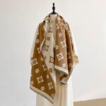 Diamond-shaped floral double-sided jacquard faux cashmere scarf for women, shawl with tassel design, autumn and winter artistic outerwear